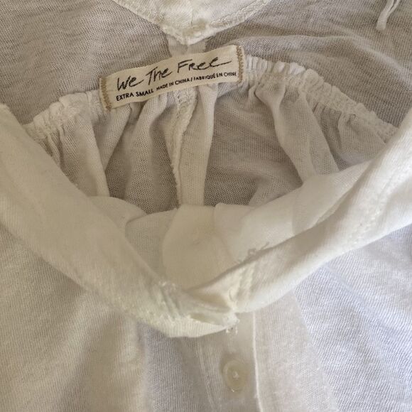 EUC  Free People cropped , v front and back with flutter sleeve XS - Picture 4 of 4
